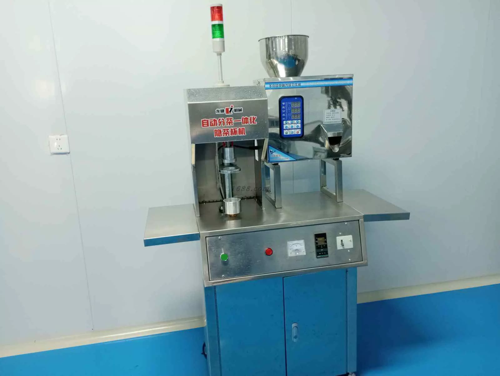 Liquid filling equipment on the oral liquid line